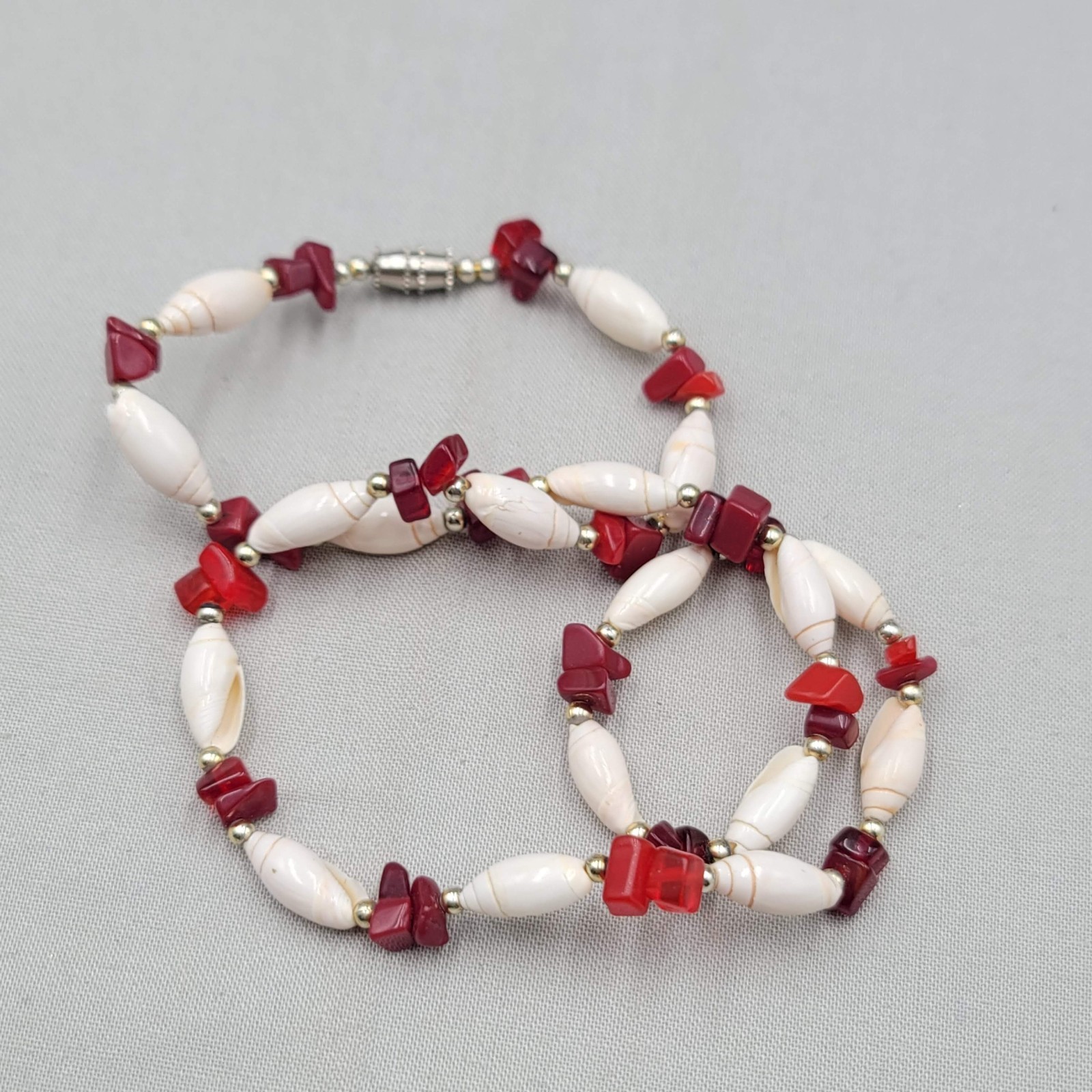 Vintage Seashell and Red Stone Bead Necklace Estate Costume Jewelry 18″
