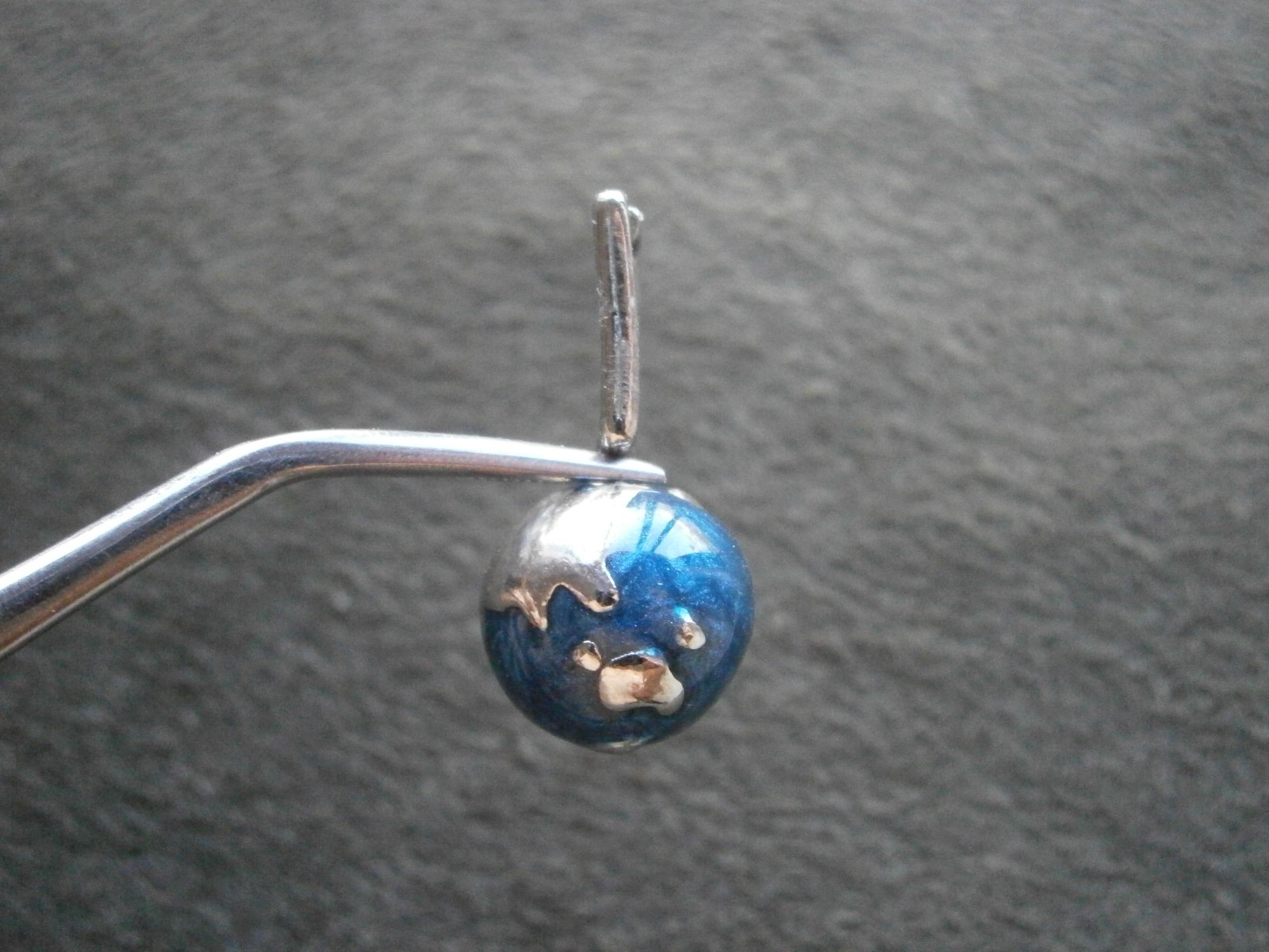 Globe Earth Vintage Silvertone & Enamel Bracelet Charm Pendant 6.7g ~ Large Bail