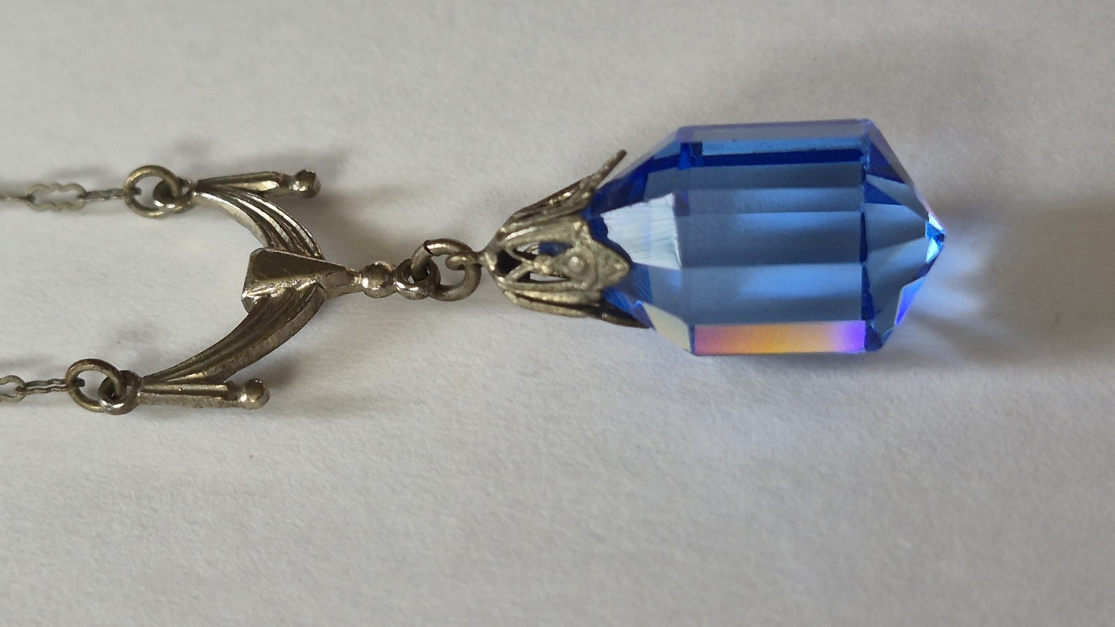 Necklace Art Deco Blue Crystal Sphere Faceted Shape Silver Tone Chain 15.75″
