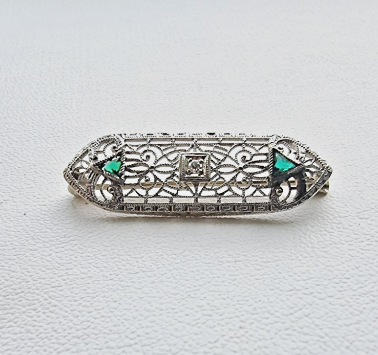 14K WHITE GOLD DIAMOND AND TRILLION EMERALD FILIGREE ART DECO BROOCH 2.1 gram