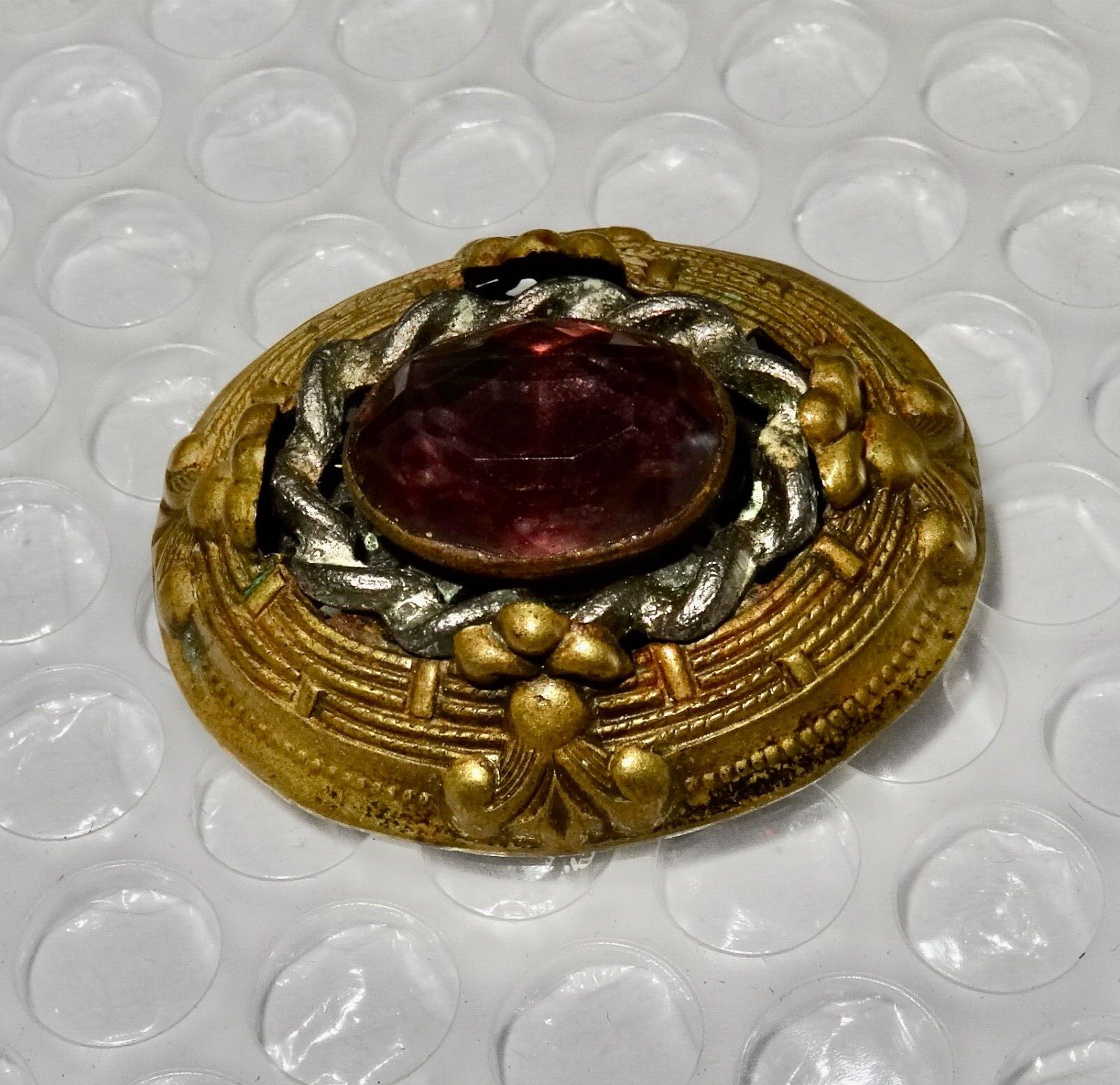 bROOCH ETRUSCAN REVIVAL PURPLE GLASS BRASS SILVER TONE VINTAGE JEWELRY neocurio