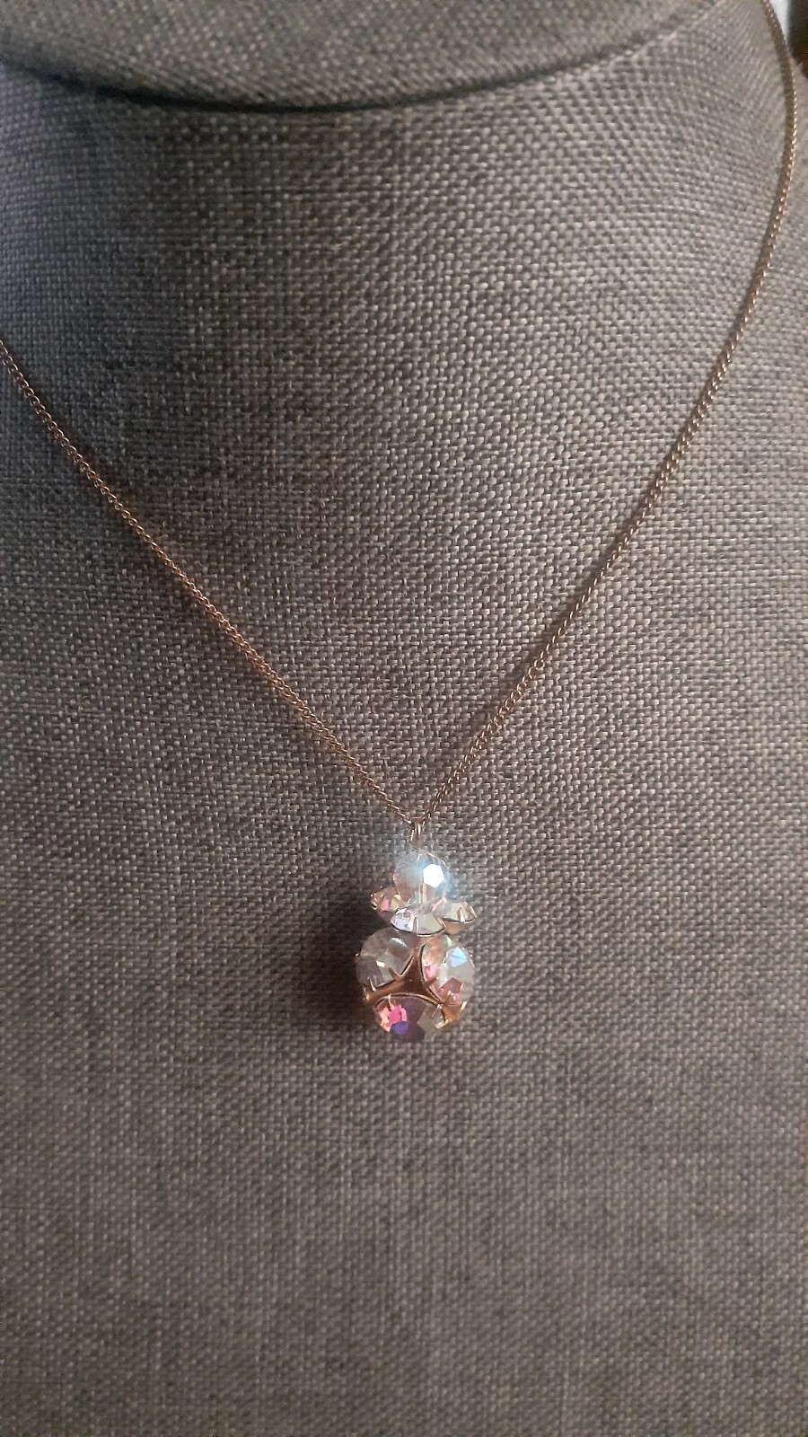 Vintage Aurora borealis Prong set Cluster Pendant Gold tone Necklace 15 In.