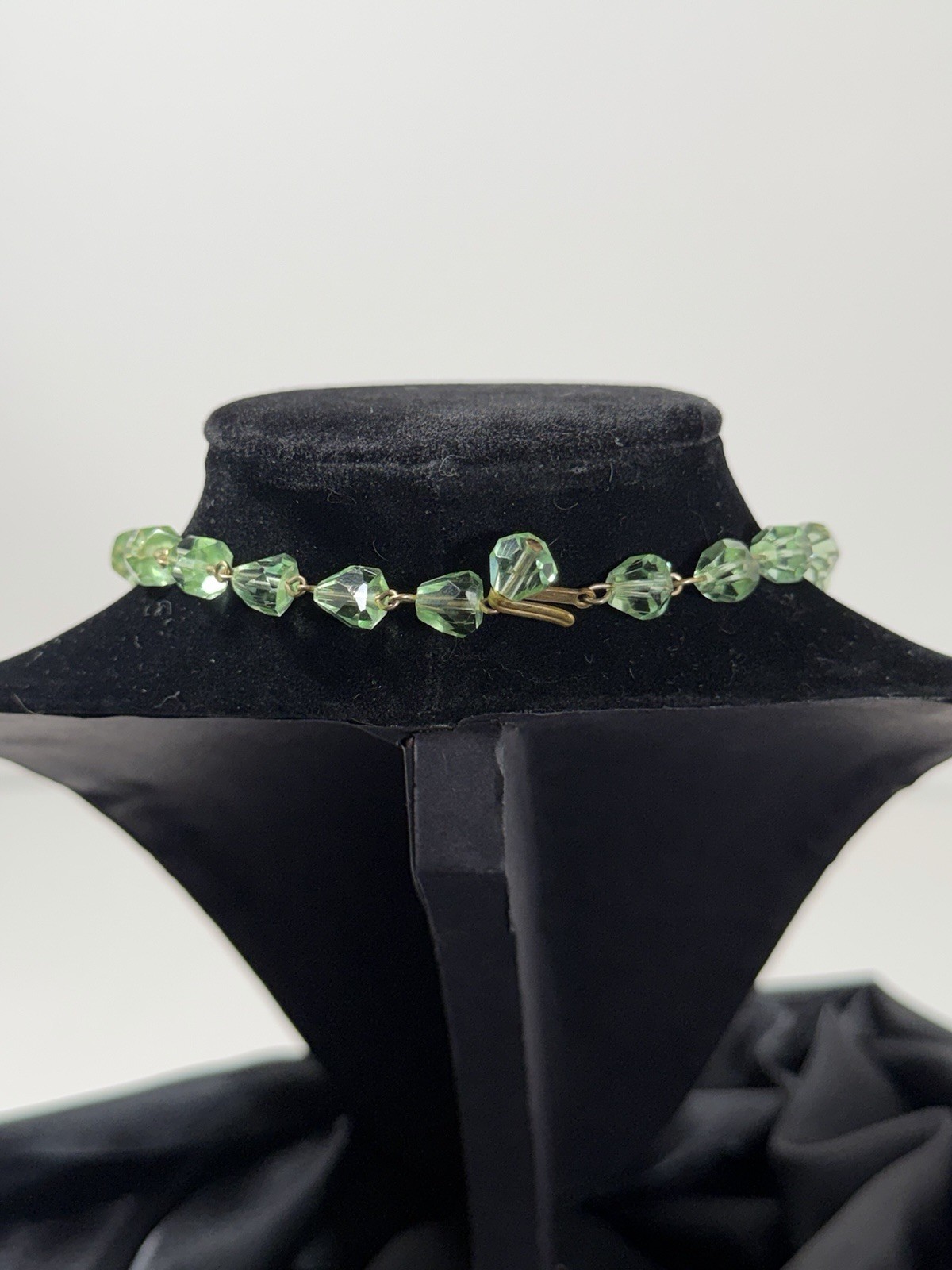 Stunning Vintage Green Bauble Faceted Czech Glass Necklace 16”