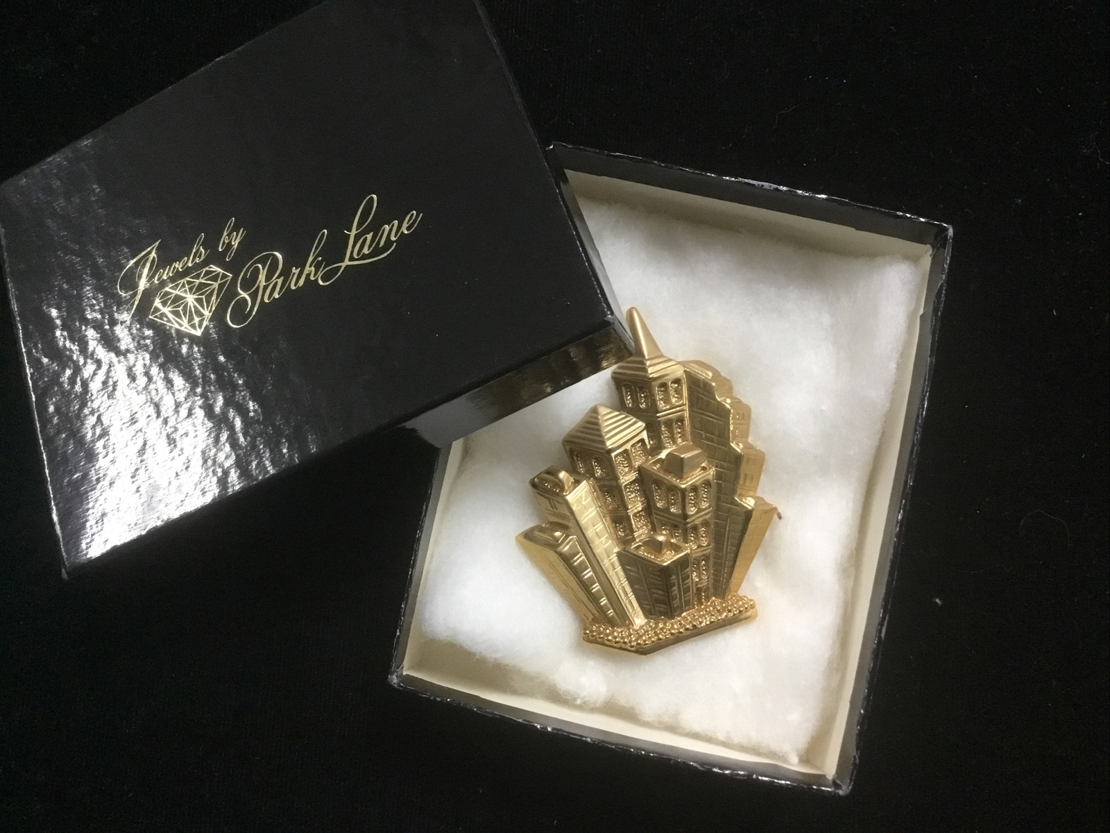 Vintage Park Lane Gold Tone ‘City High Rise Buildings’ Brooch Pin original box