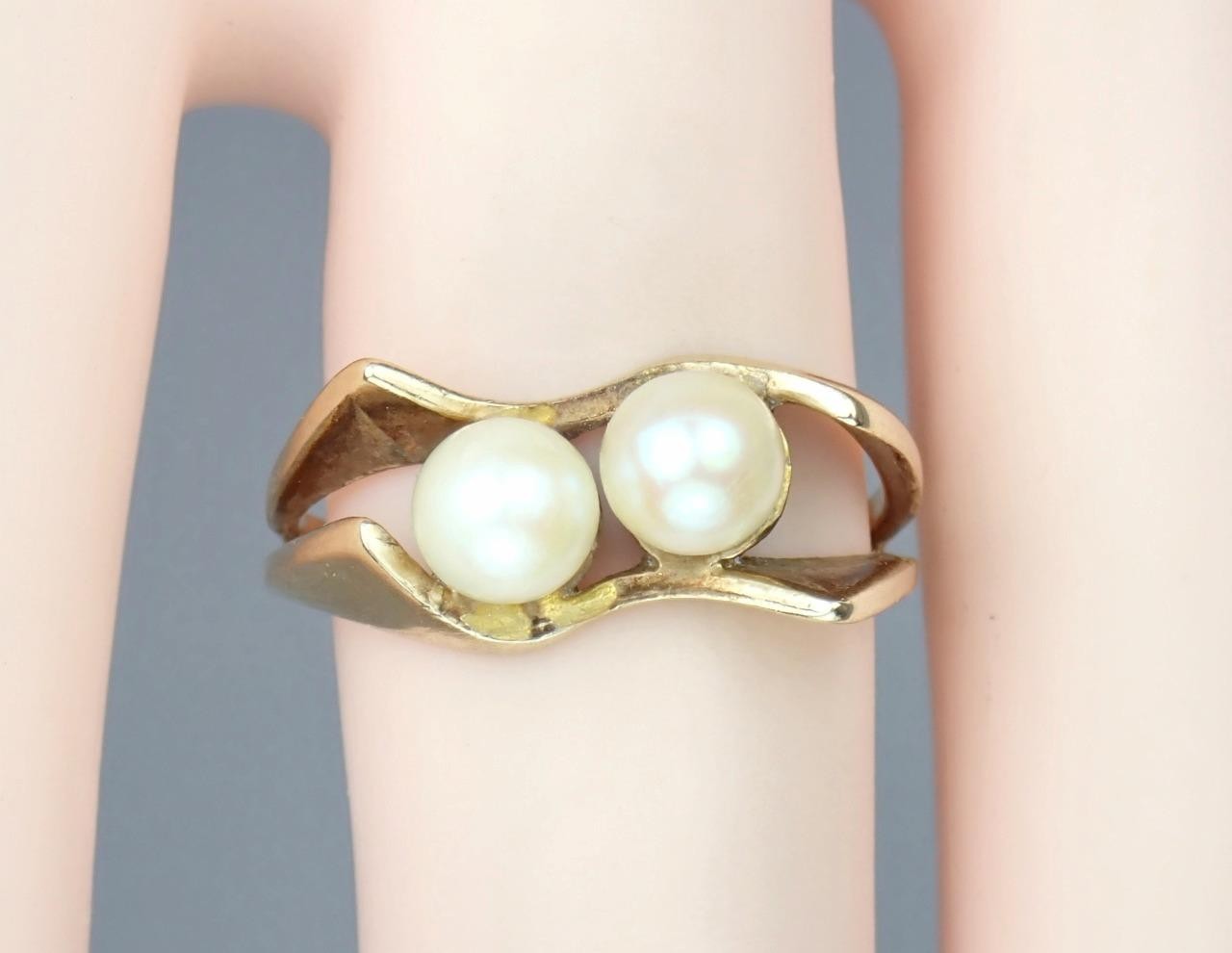 Beautiful Vintage 1970s Modernist Solid 9K Gold Pearl Waves Ring 1976 Size 5.75