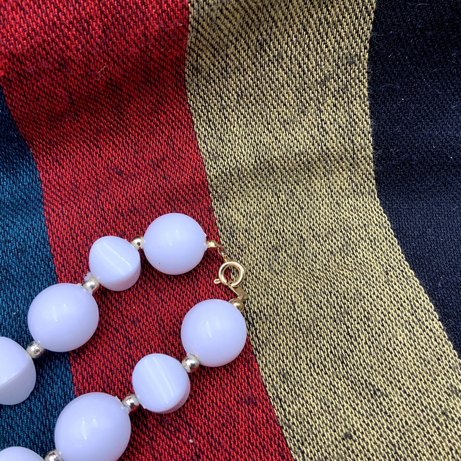 Classic Natural White Beaded Variant Shapes Necklace 18″ Spring Ring Clasp