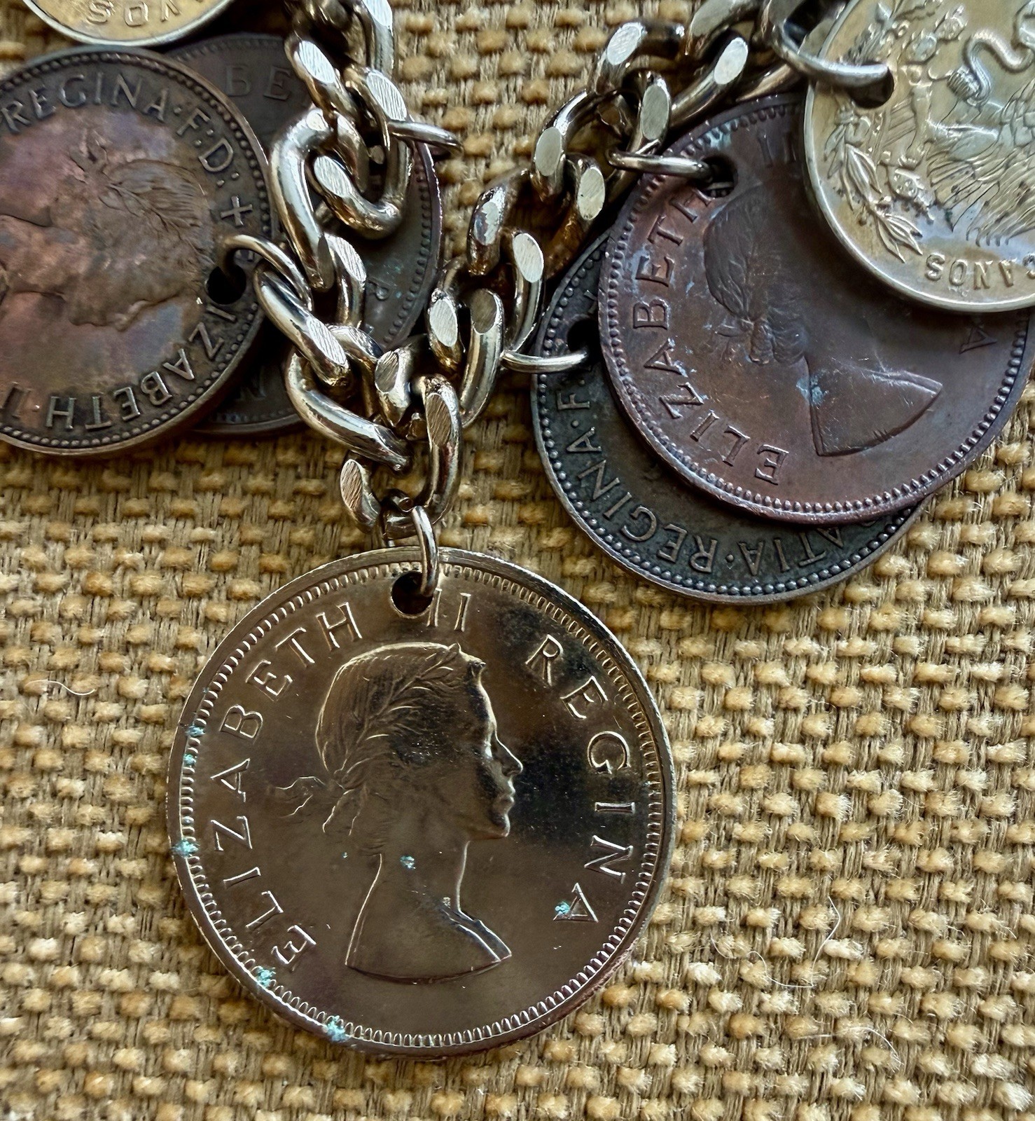 1 Vintage Foreign Coin Charm Bracelet With 15 Vintage Coins