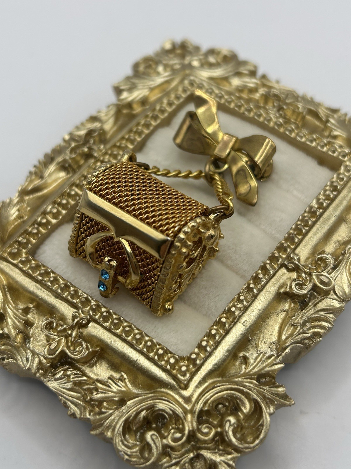 Vintage Gold Mesh Mini Coin Purse Brooch Bow Blue Charm Cottagecore Romantic Fun