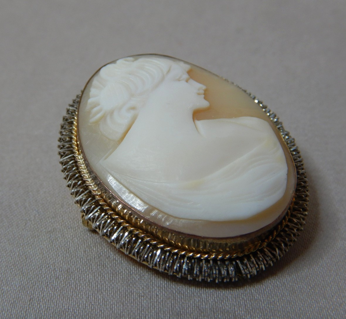 ANTIQUE TWO COLOUR GILDED GOLD CAMEO SET PENDANT BROOCH 39.3mm x 32.8mm 3982