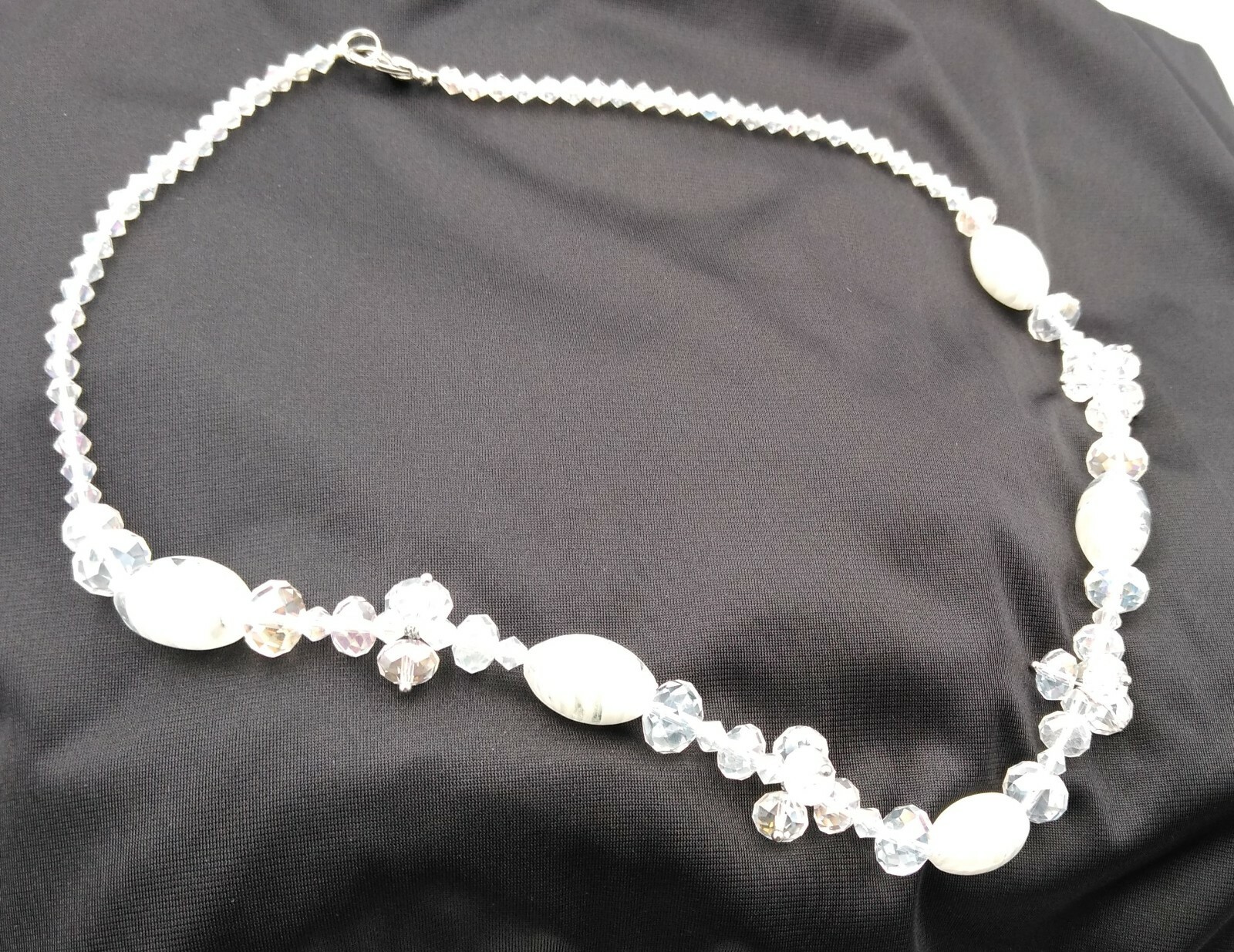 Vintage~~Stunning~~Faceted Crystal Glass Beads Necklace~~20″~~White/Clear