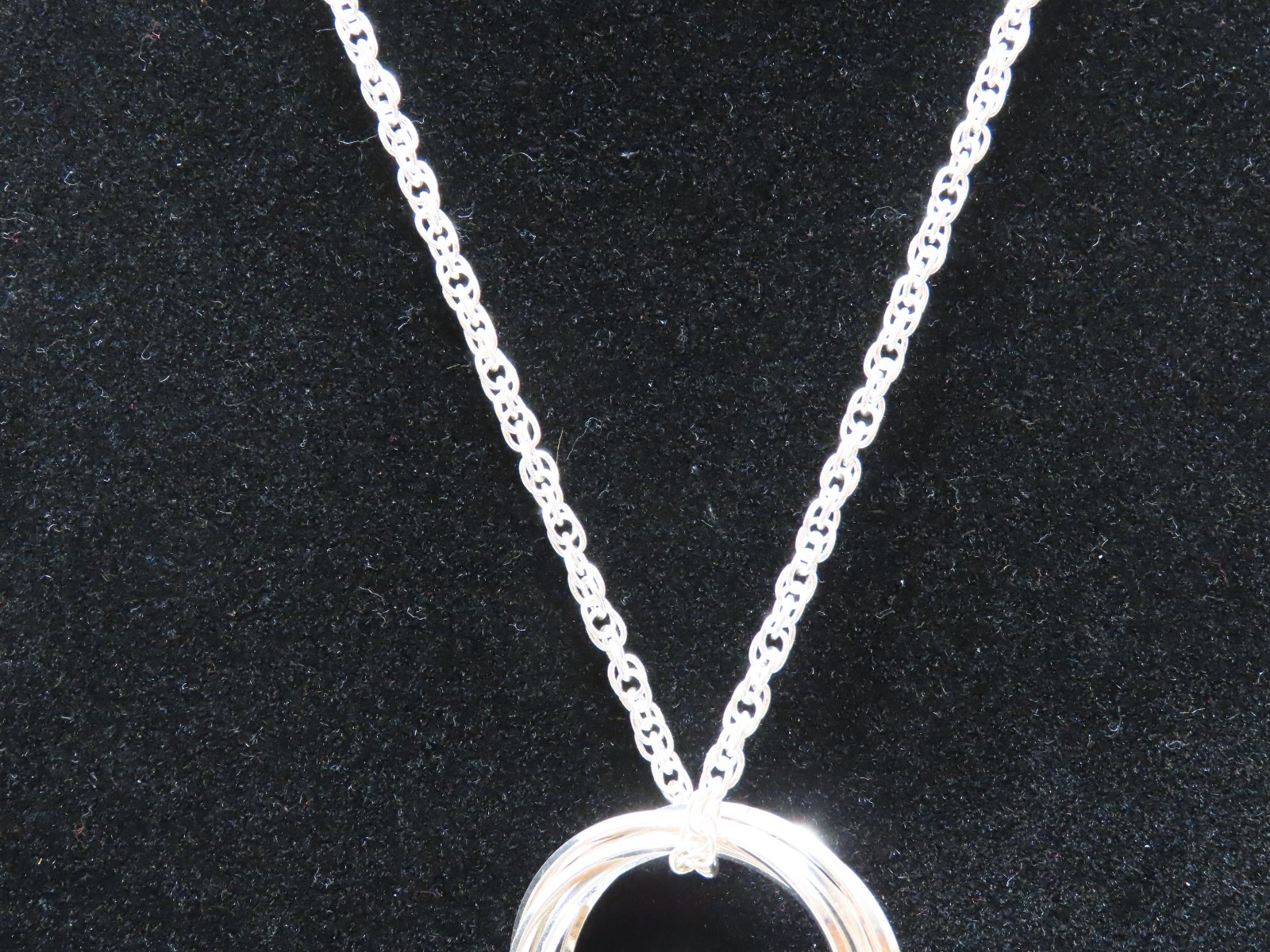 Necklace Pendant Liz Claiborne Vintage Silver Tone Slight Discolor Chain D5372