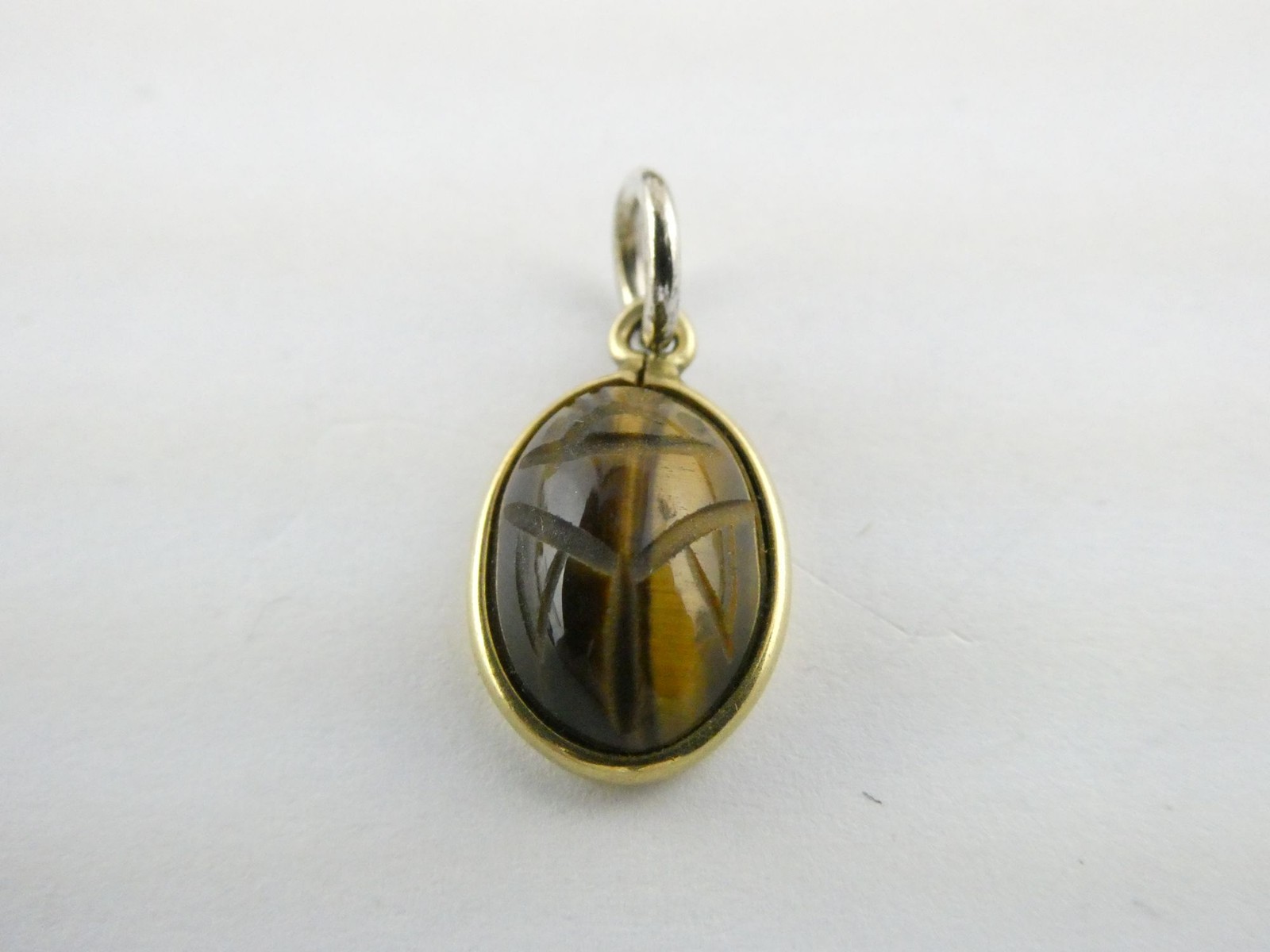 Vintage Unmarked Gold Fill Metal Tigers Eye Scarab Pendant Charm 1.8g .75 Inch