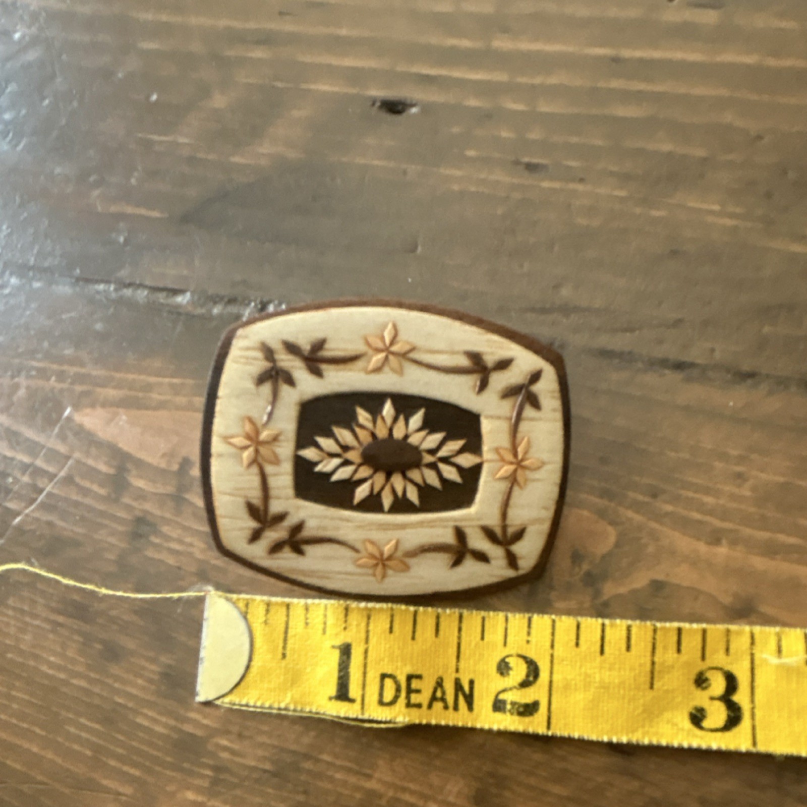 Vintage wooden floral brooch brown beige rectangular 2 inch flowers & plants