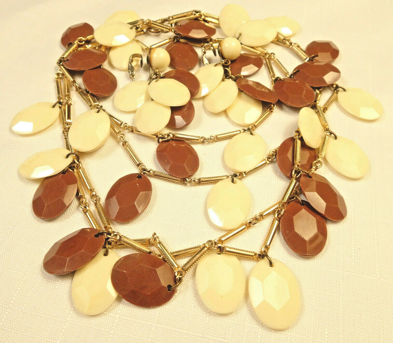 Acrylic Necklace & Clip Earrings Set Brown & White Dangles Vintage 53″