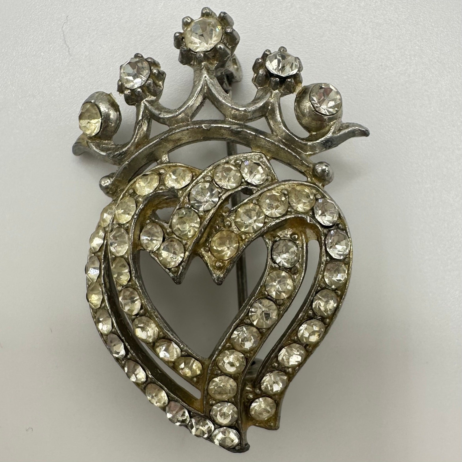 Retro Victorian Revival 1940s silver tone rhinestones double heart crown brooch