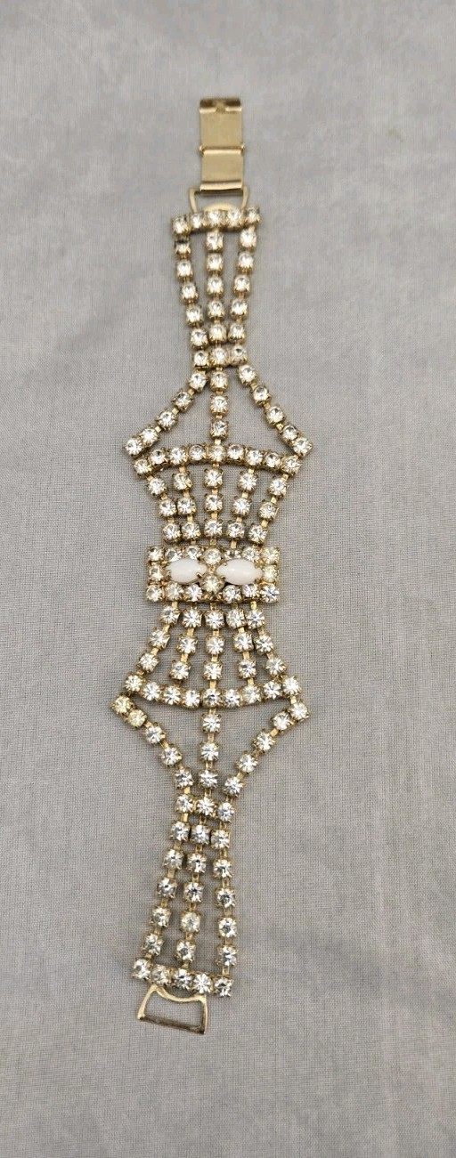 Wide Prong Set Rhinestone Gold Tone Metal Vintage Runway Retro 7.25 in Bracelet