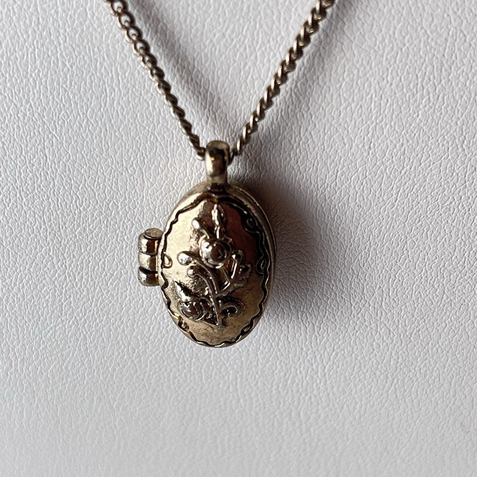 Vintage Embossed Gold Tone Locket Necklace -18” – Magnetic Closure – 3/4”x1/2”