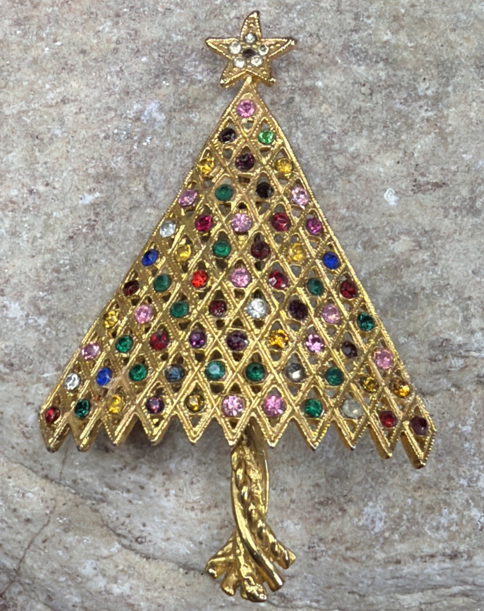 Vintage Green Red Gold tone Rhinestone Christmas Tree Brooch Pin multi color