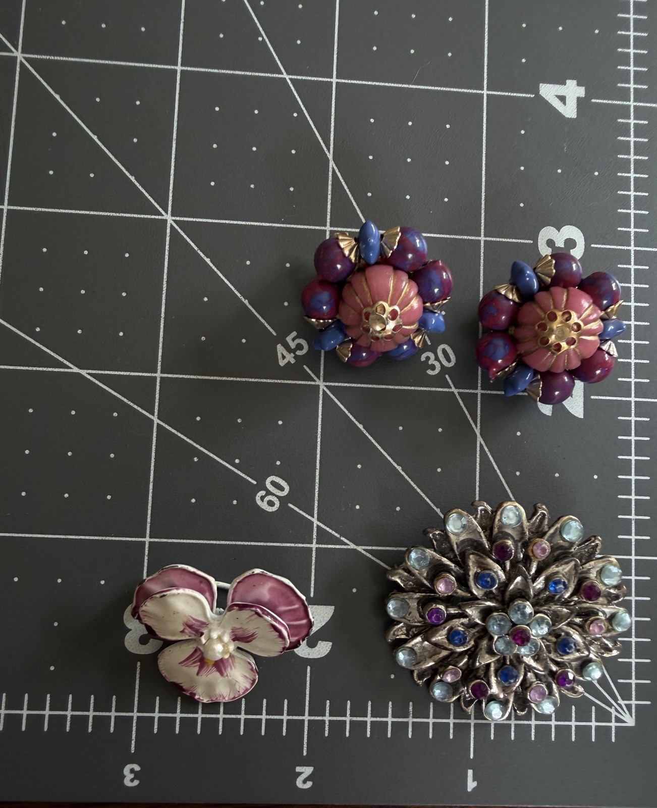Costume Jewelry Lot 4pc Rhinestone Starburst Brooch Enamel Pansy Hong Kong VTG