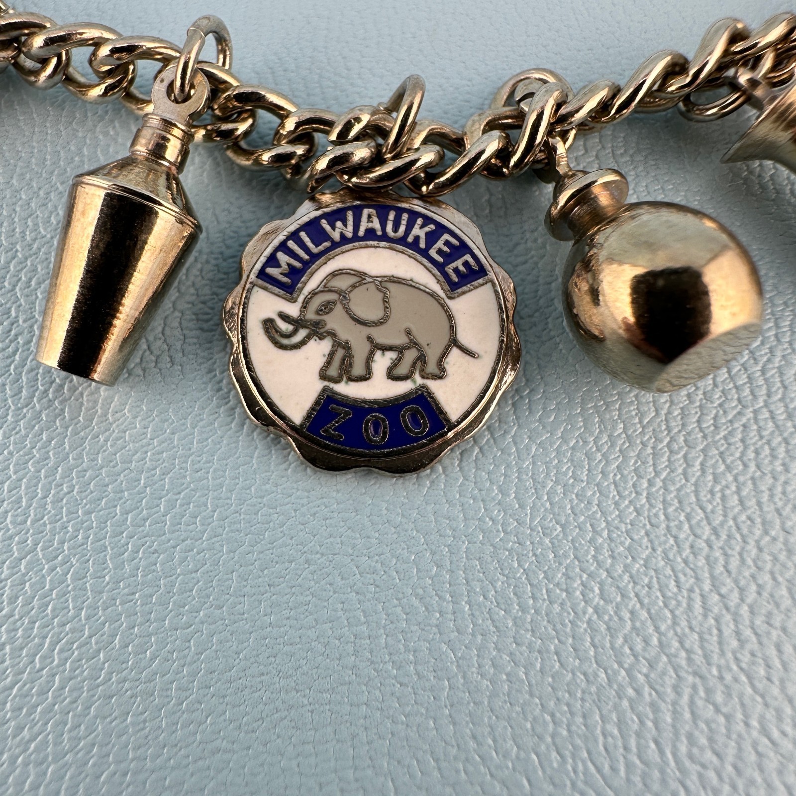 Vintage Charm Bracelet Silver Tone Sister Clasp Milwaukee Zoo Light Bulb 6.5″