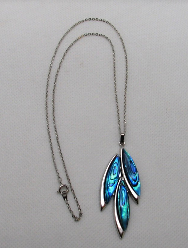 Vintage Ariki New Zealand Paua Shell Pendant Necklace