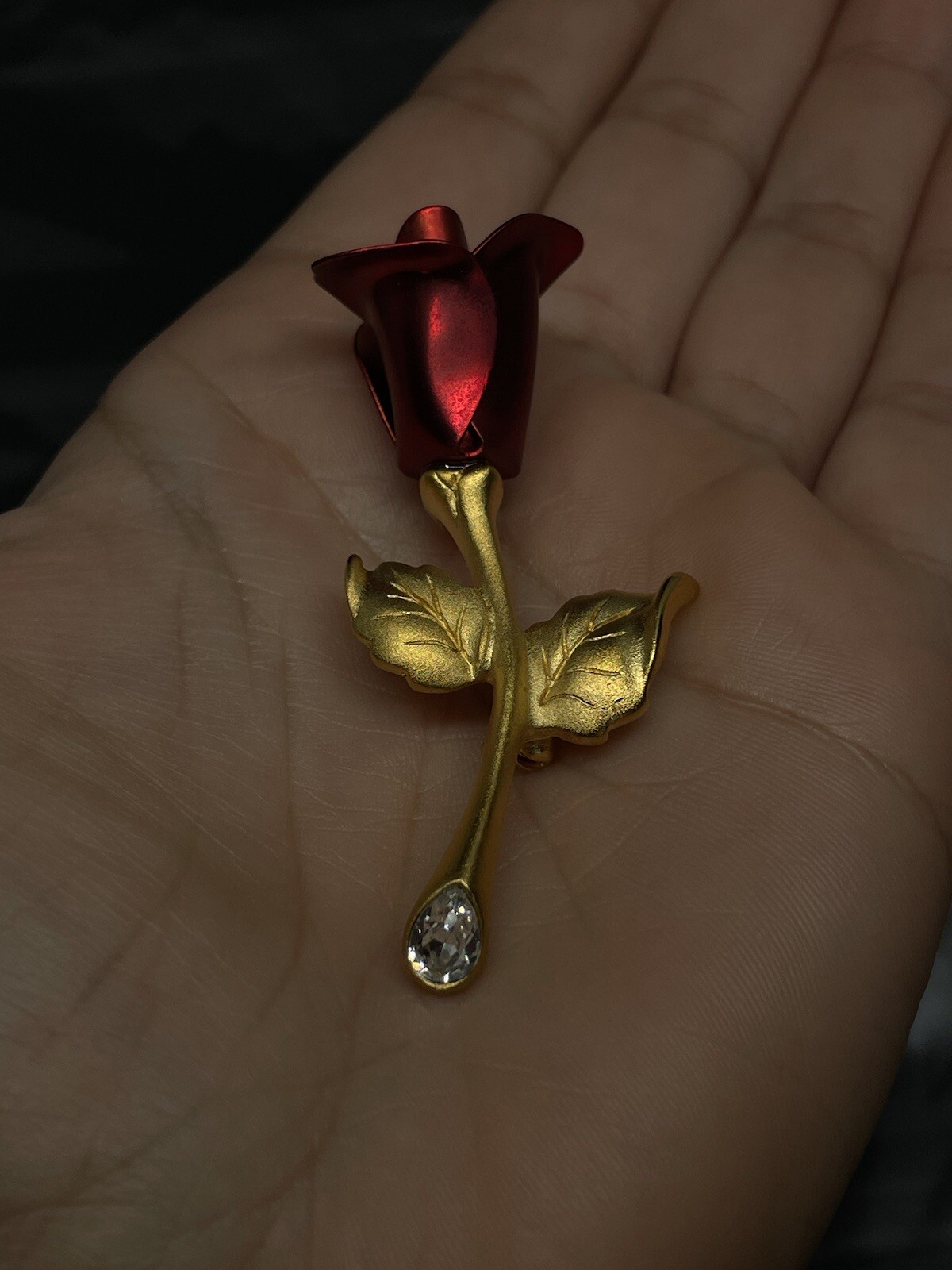 Vintage Rose Brooch Pin 3D Gold Tone Lucite Crystal Stem 2.5” Signed Stunning✨