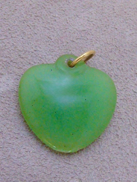 VINTAGE 14K YELLOW GOLD BAIL MINED CARVED HEART JADE PENDANT NATURAL JADE