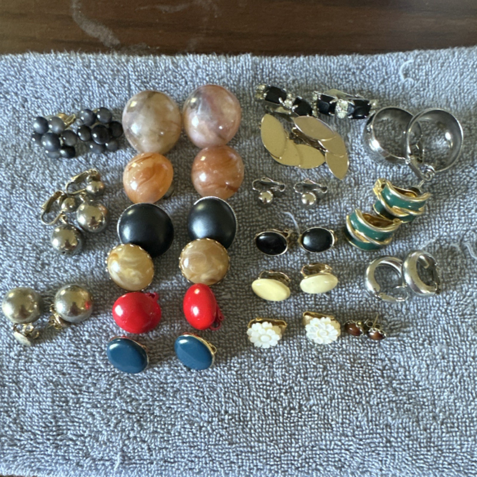 Vintage Mixed Lot Earrings Multicolor Assorted Styles Fashion Jewelry 19 Pieces