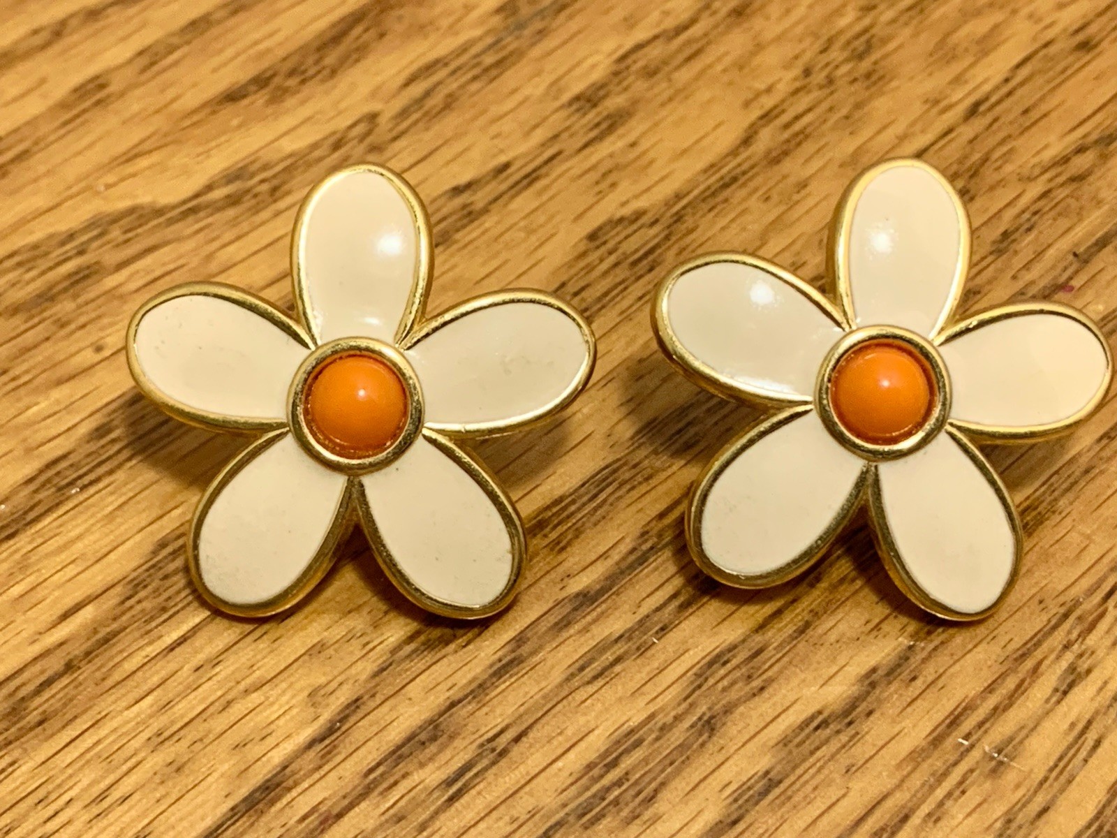 Fabulous Monet Vintage Gold Tone Cream Enamel & Orange Flower Clip Earrings