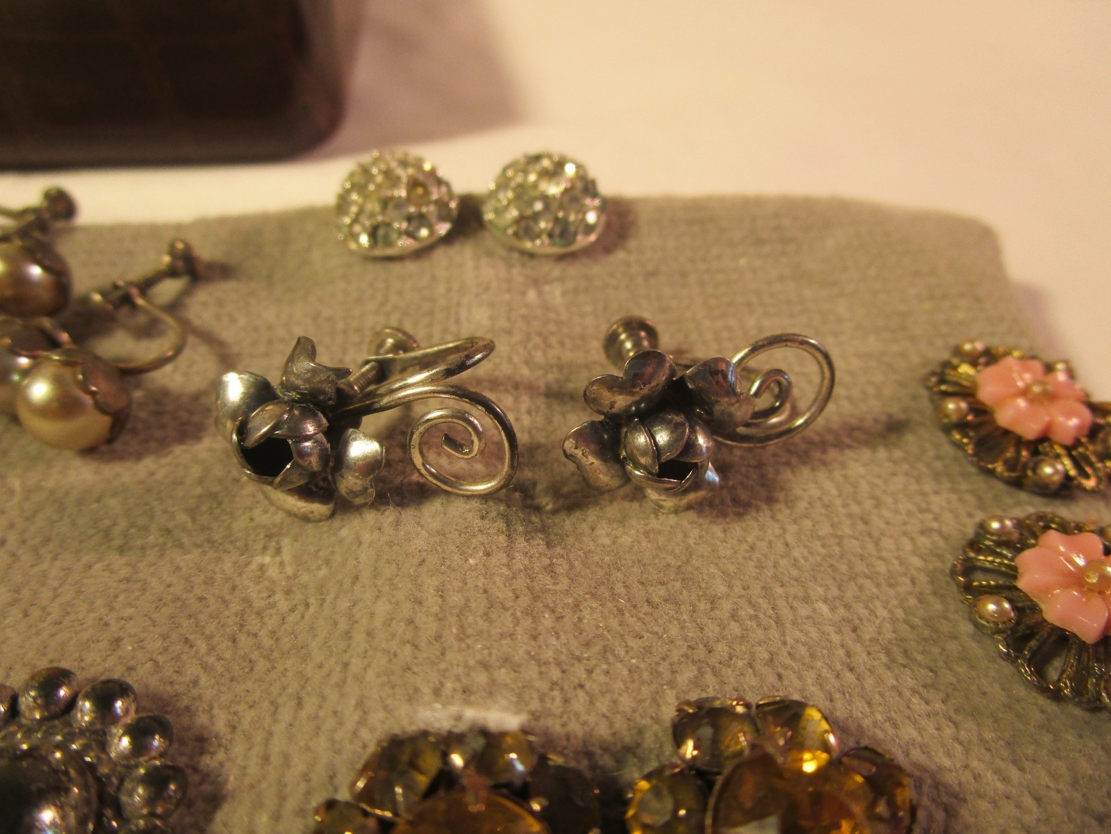 ANT. 16 PR. SCREWBACK EARRINGS 6 STERLING + JEWELRY BOX
