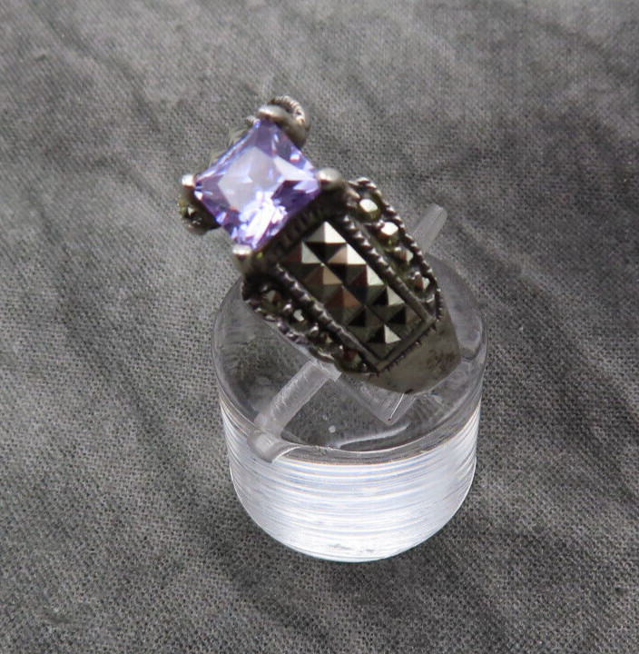 CW Sterling Silver Ring Vintage Purple Solitaire Crystal Size 8 Marcasites 544a
