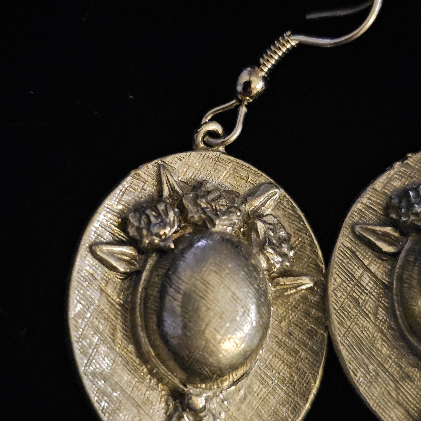 Vintage 1980 CLIFT STRAW HAT w/ FLOWERS PEWTER DANGLE PIERCED EARRINGS Beautiful
