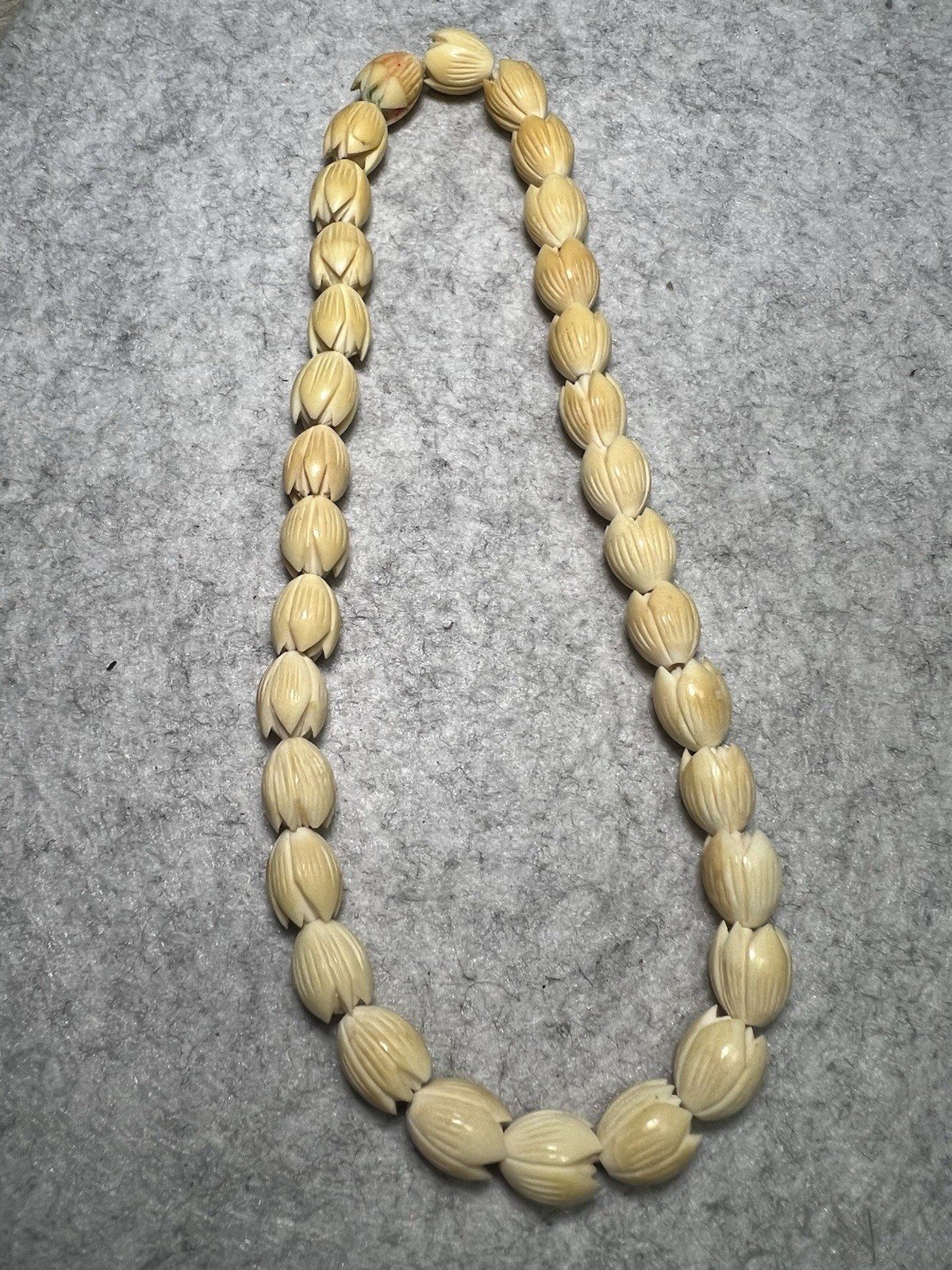 Vintage Ivory off white Color Pikake Tulip Hand Carved Choker Necklace 14”