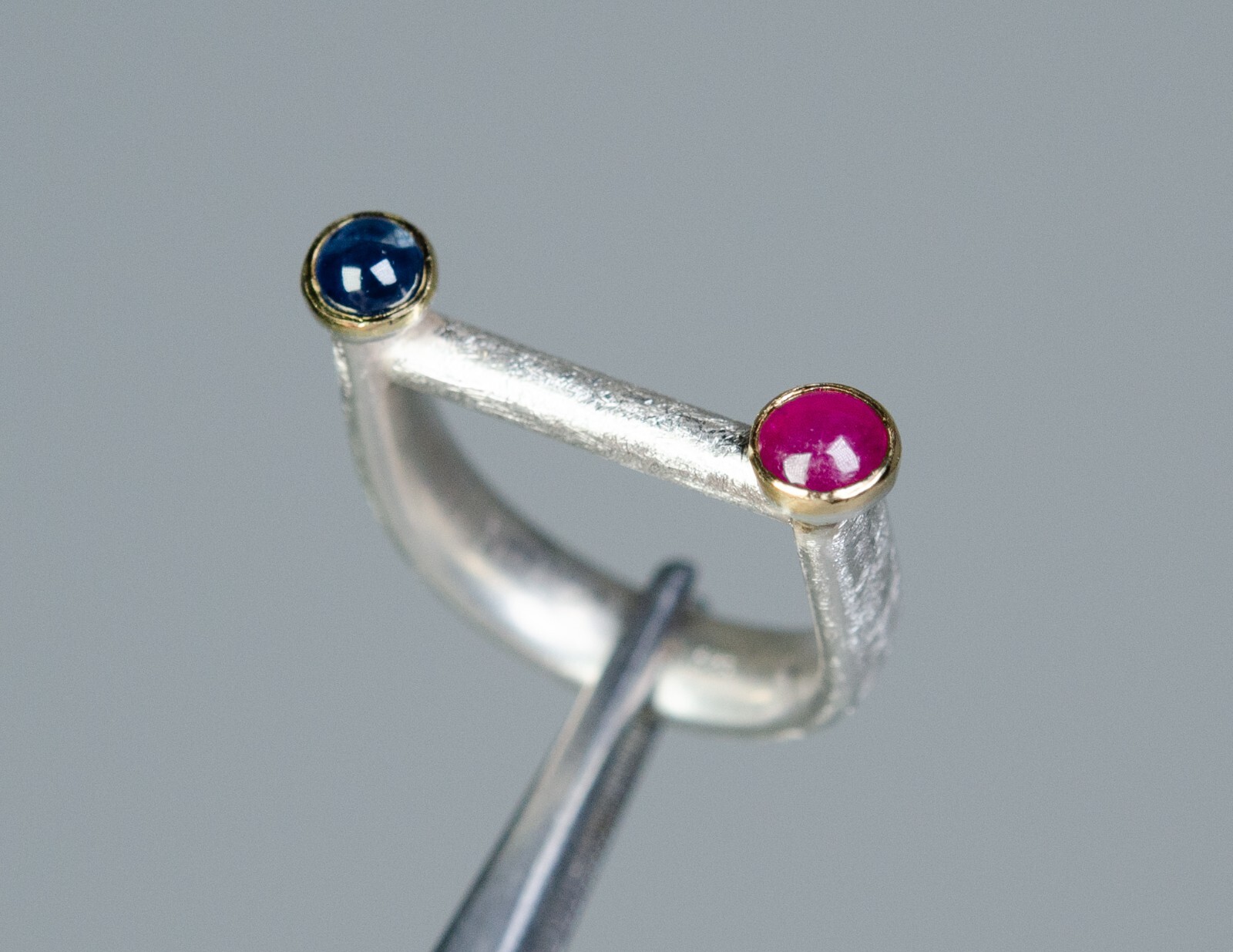 925 Silver/ 14K Gold – Vintage Designer Ring – 0.50 Ct Ruby – 0.35 Ct Sapphire