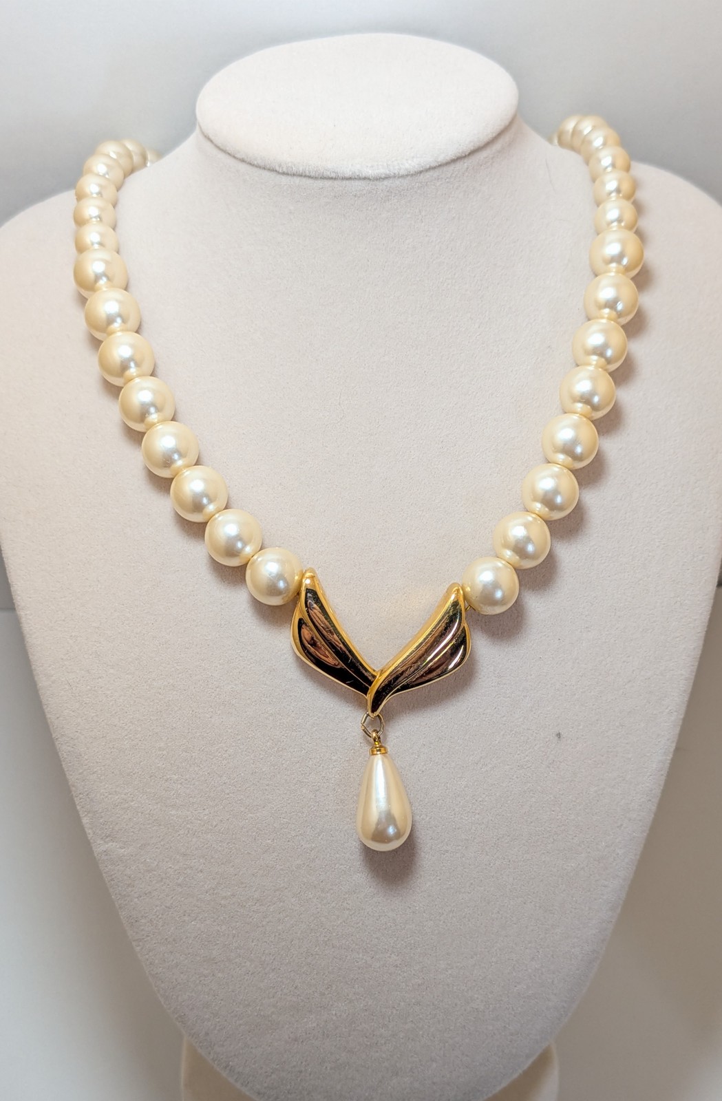 Vintage Metal Napier Faux Pearl Necklace 16″