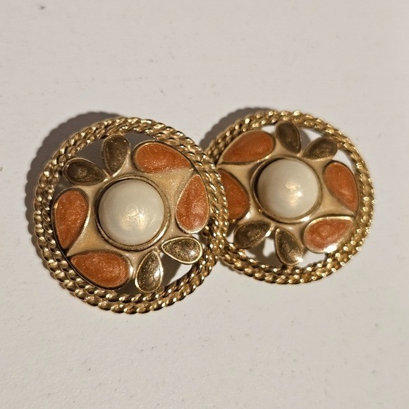 Trifari Vintage Elegant Gold Orange Brown Cream Floral Clip On Earrings Round