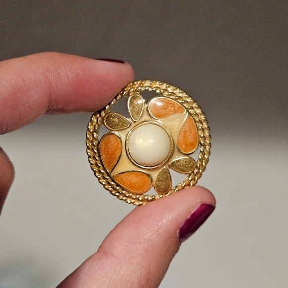 Trifari Vintage Elegant Gold Orange Brown Cream Floral Clip On Earrings Round