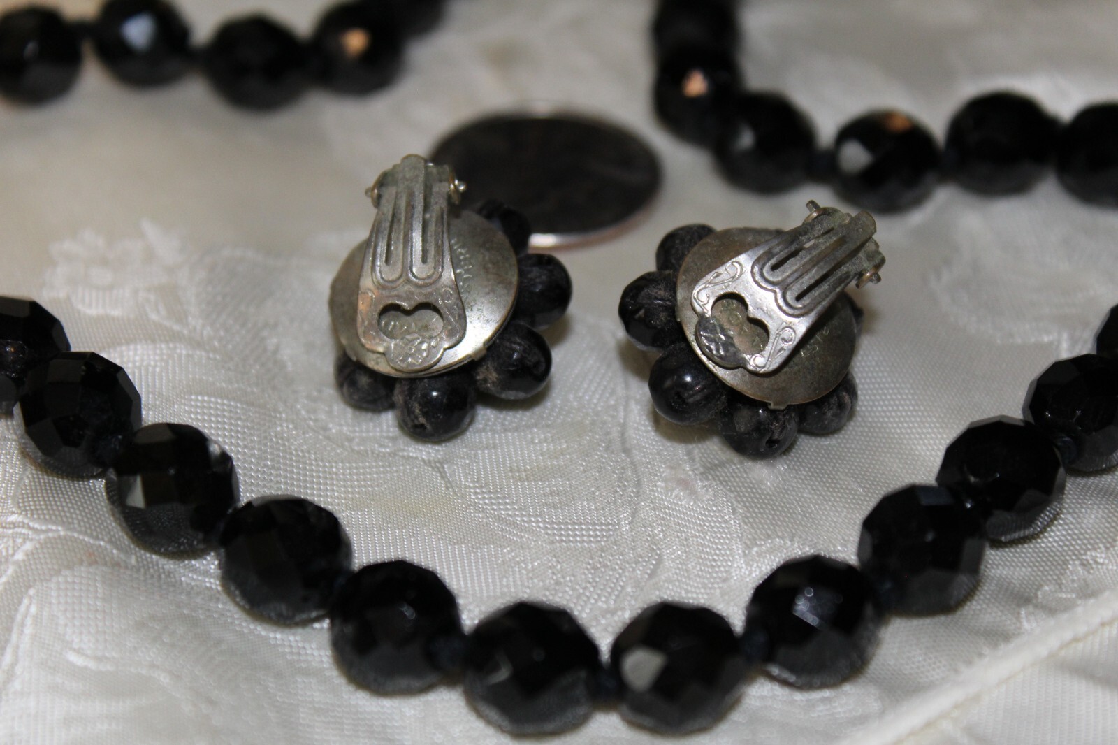 VTG BLACK FACETED GLASS BEAD NECKLACE AND CLUSTER CLIP EARRINGGS