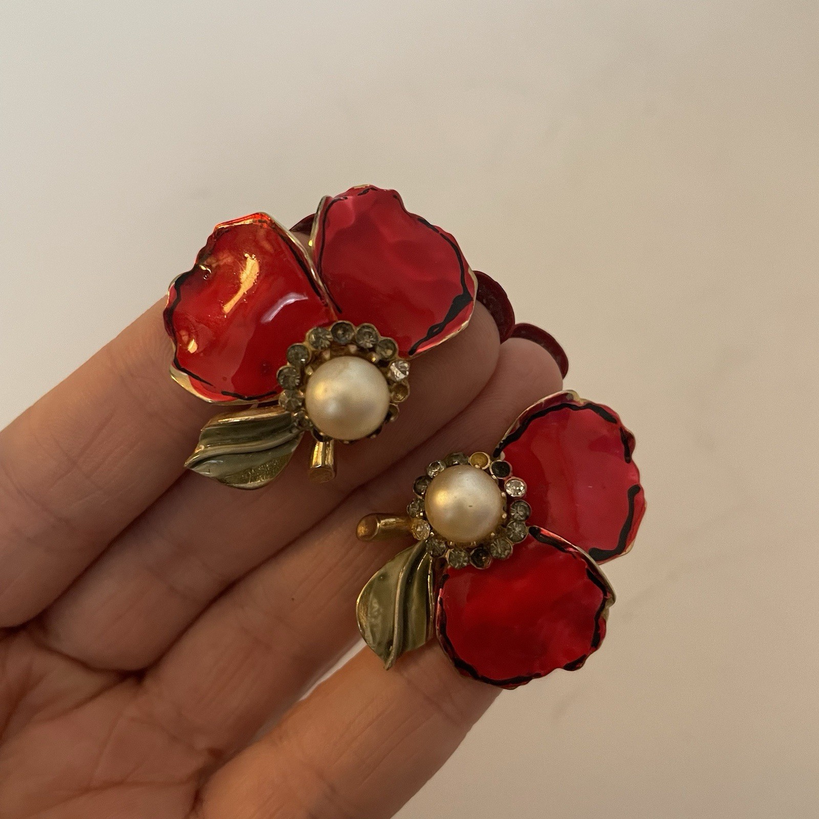 Vtg 1960s Vendome Poppy Flower Earrings Screw back Pearl Center – Missing Stones