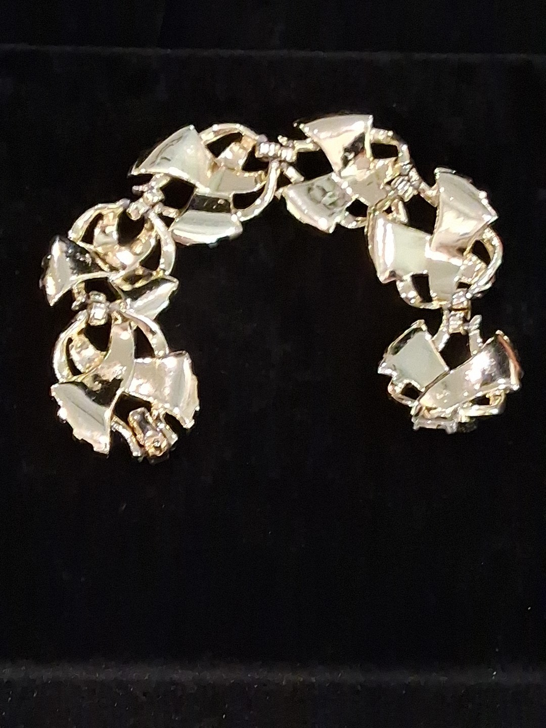 Coro Bracelet: Textured Goldtoned Draped Ribbon Swirl Design,Vintage, 7.5in