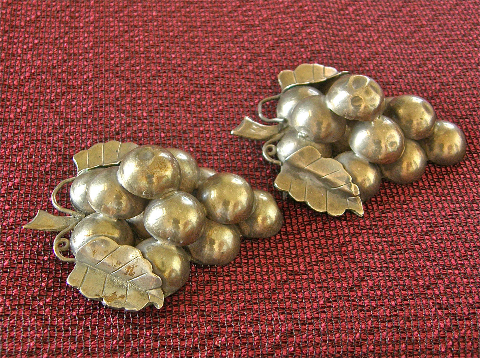 Vintage Set Of 2 Large Silver Mexican Mexico Bunch Of Grapes Brooch Pin 37 grms