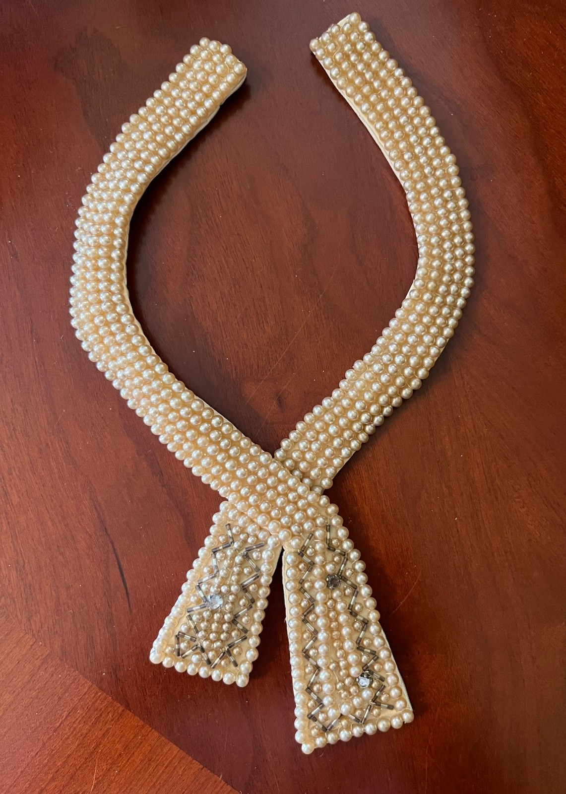 vintage 1930s- 1950s pearl & beaded choker. Excellent condition.