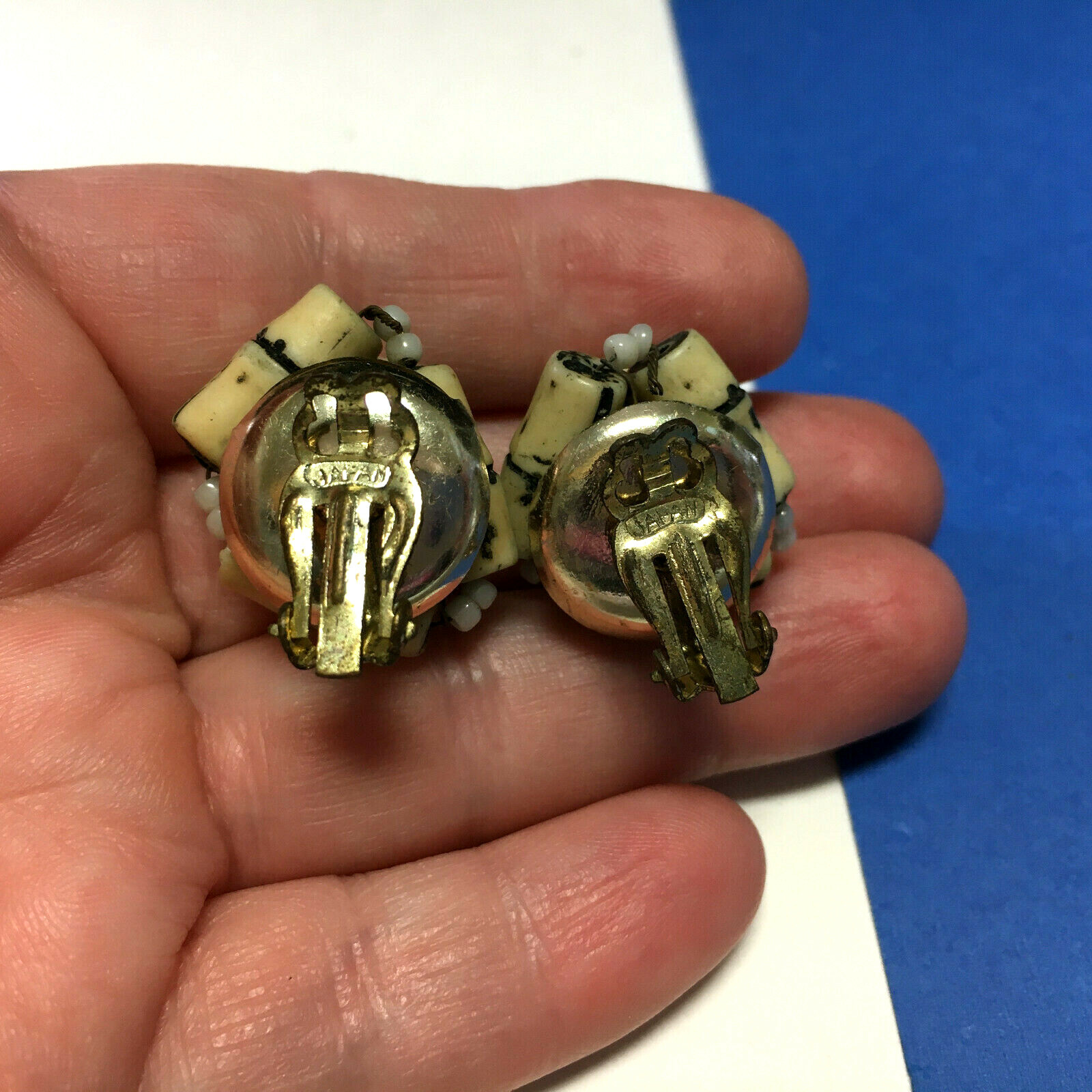 Vtg Japan Plastic Bamboo CLUSTER Clip EARRINGS Tan MID CENTURY Designer H263c