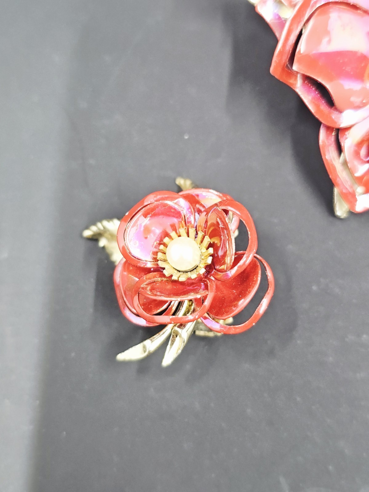 VTG Red Iridescent 3D Flower W/ Goldtone Accent Brooch & Clip-On Earring Set