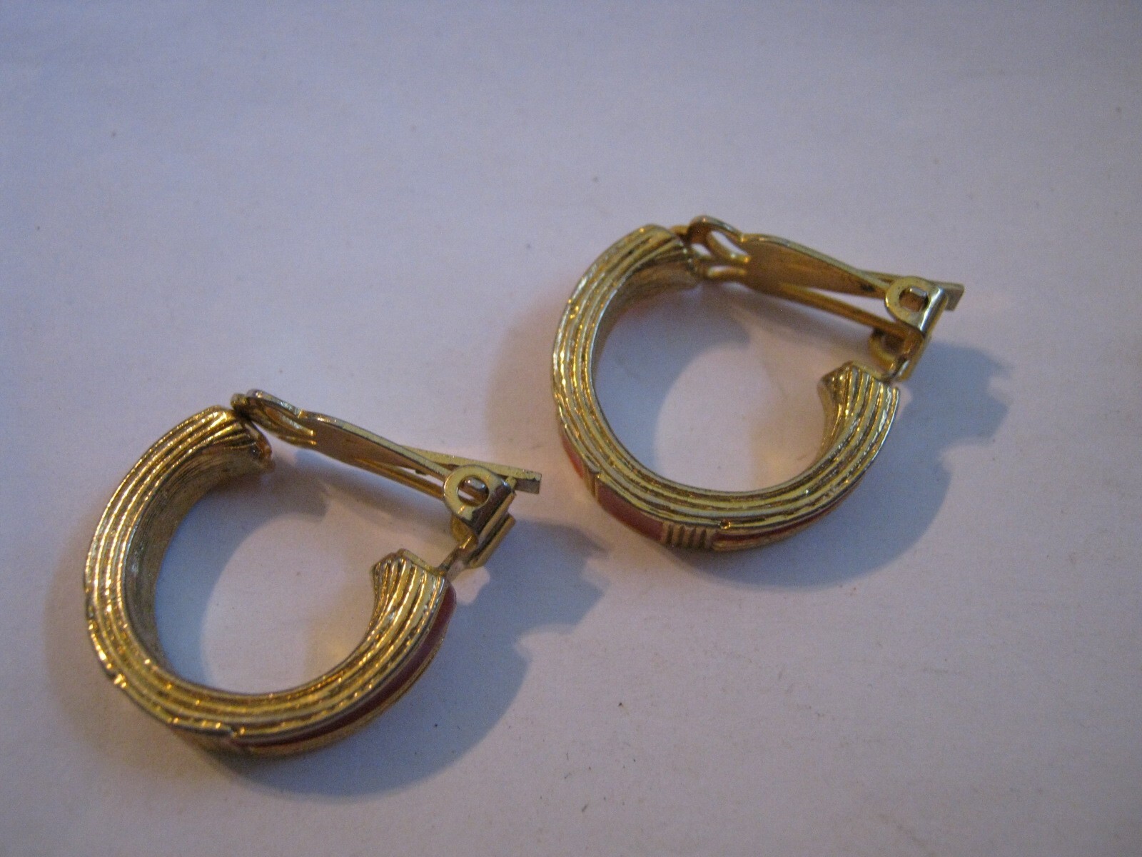 ORENA Paris (1977-2005) Golden Hoops w/ Red Enamel Panels 1″ Clip-On Earrings