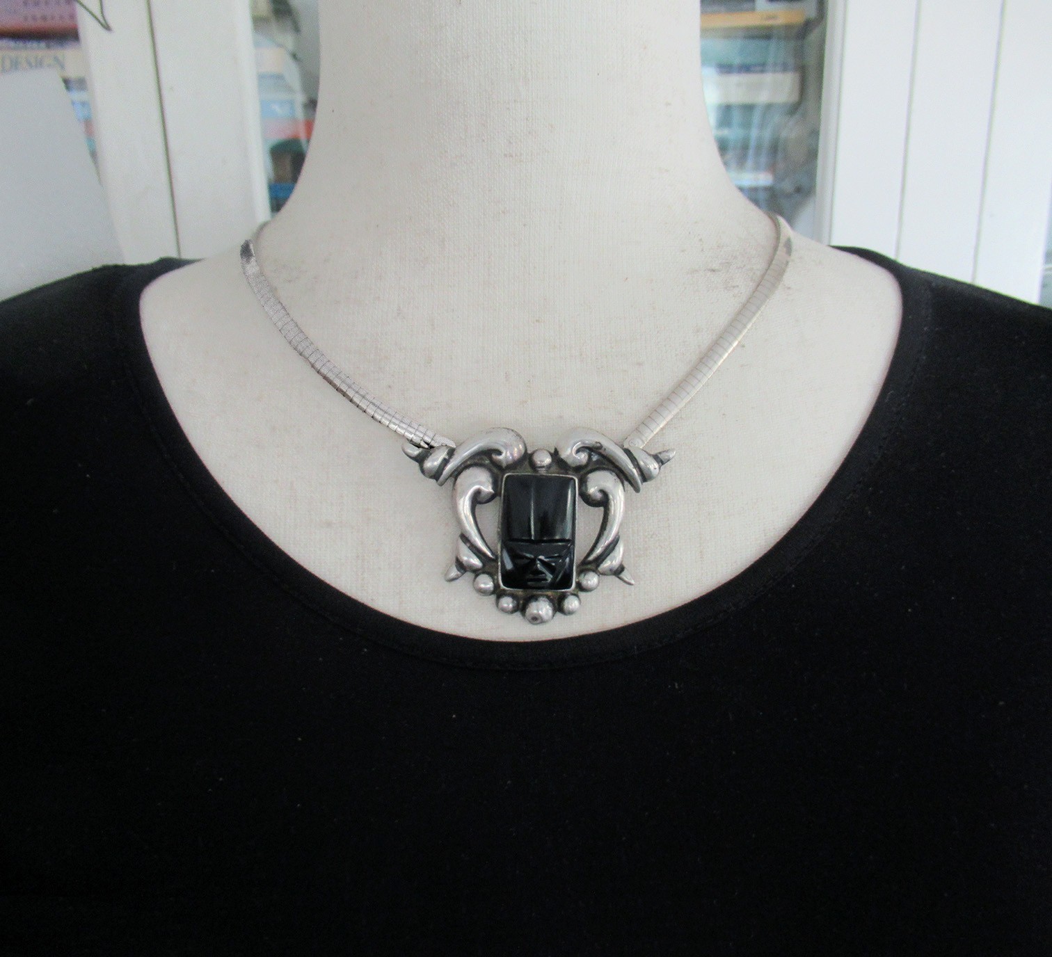 VINTAGE MEXICO STERLING PENDANT NECKLACE, 2 3/8 INCHES PENDANT, 16 INCHES CHAIN