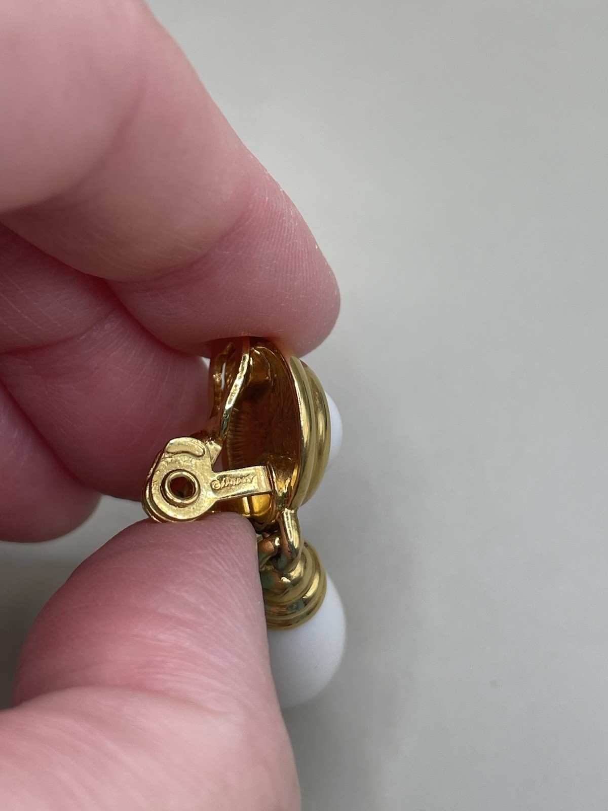VTG Signed Monet GoldTone White Acrylic Retro Drop Dangle 2” Clip On Earrings