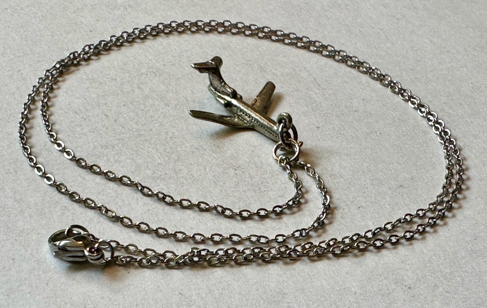 VINTAGE AIRPLANE JET PLANE PEWTER CHARM 1 1/4″ PENDANT NECKLACE 20″+