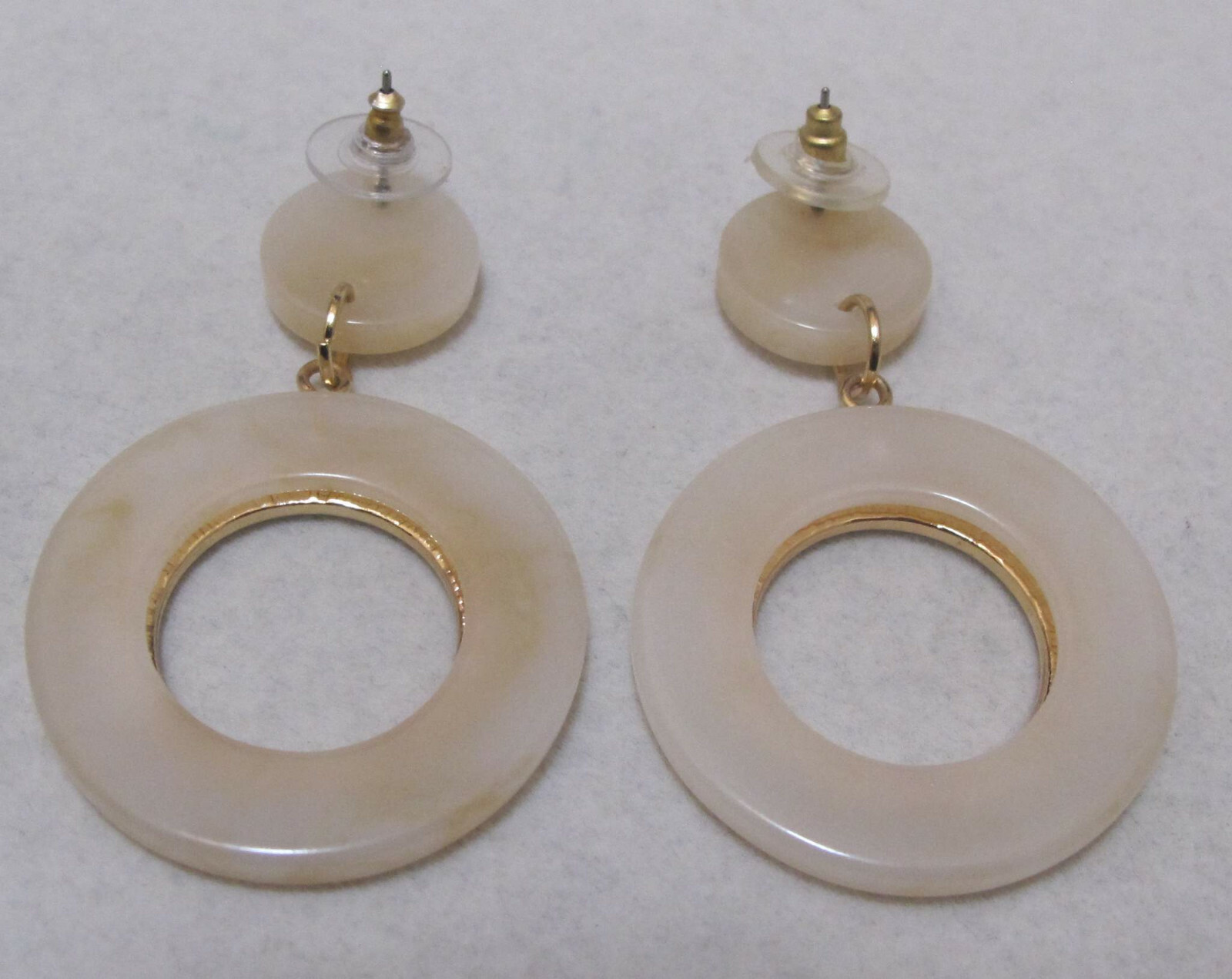 Vtg 2-3/8” Gold Tone Creamy Marbled White Lucite Dangle Hoop & Disk Post Earring