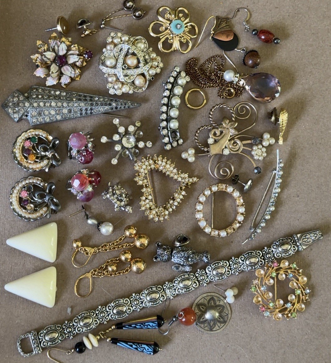 Wear Repair Repurpose Vintage Jewelry Lot ~ Brooch Pin Earring Clip ~ Rhinestone